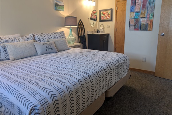 bedroom with separate vanity