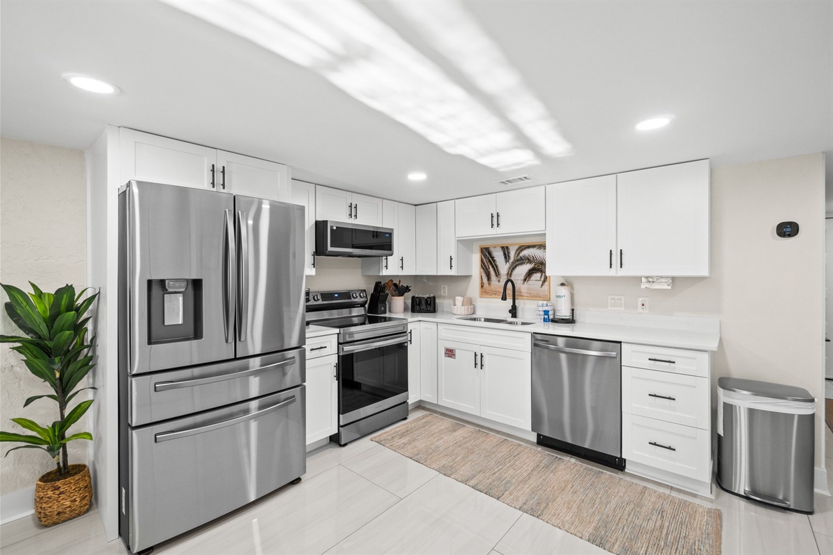 fully equipped kitchen with all the kitchen needs