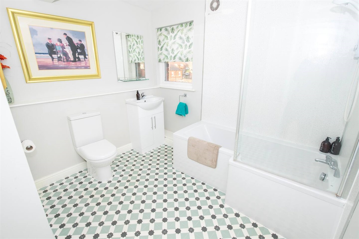 Family sized bathroom 