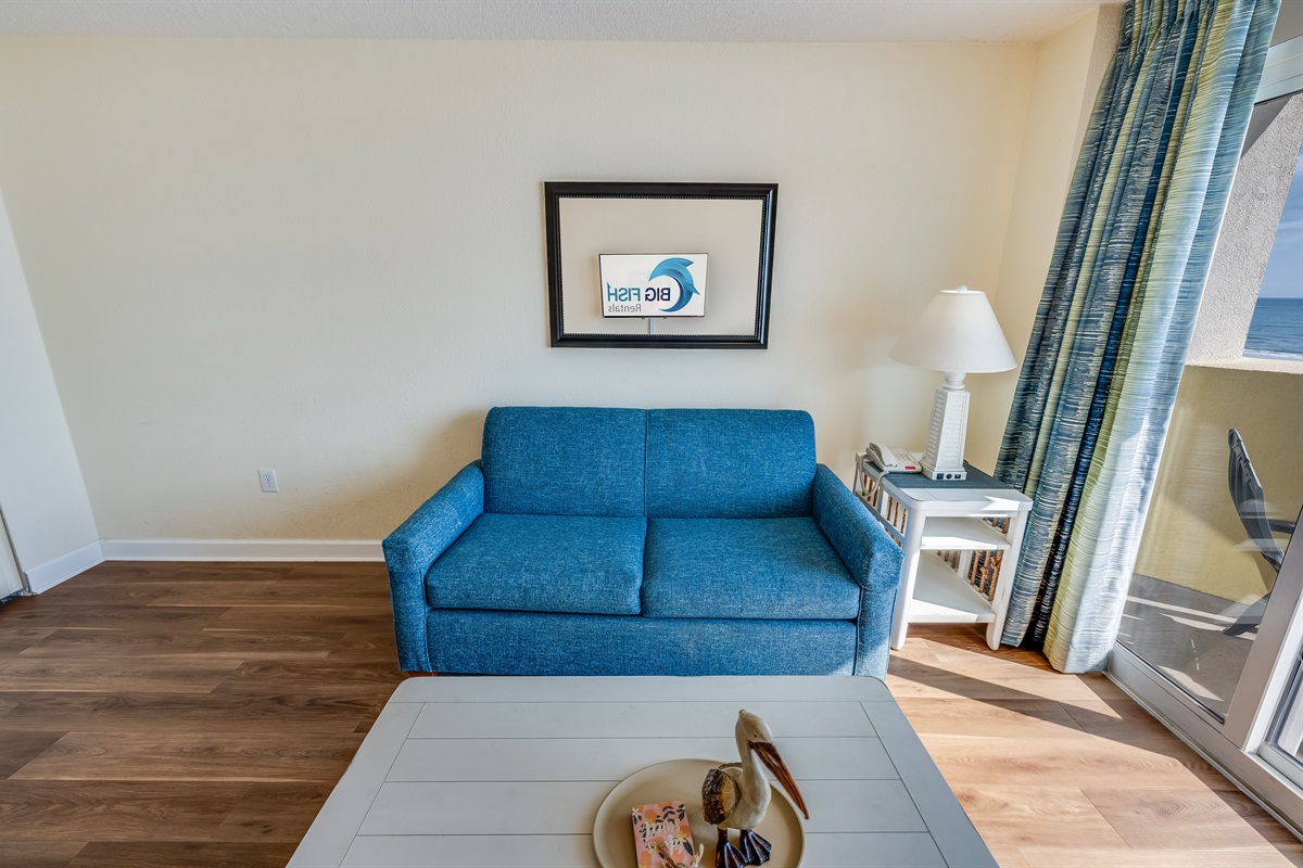 Living Room with Stunning Views🌊☀️