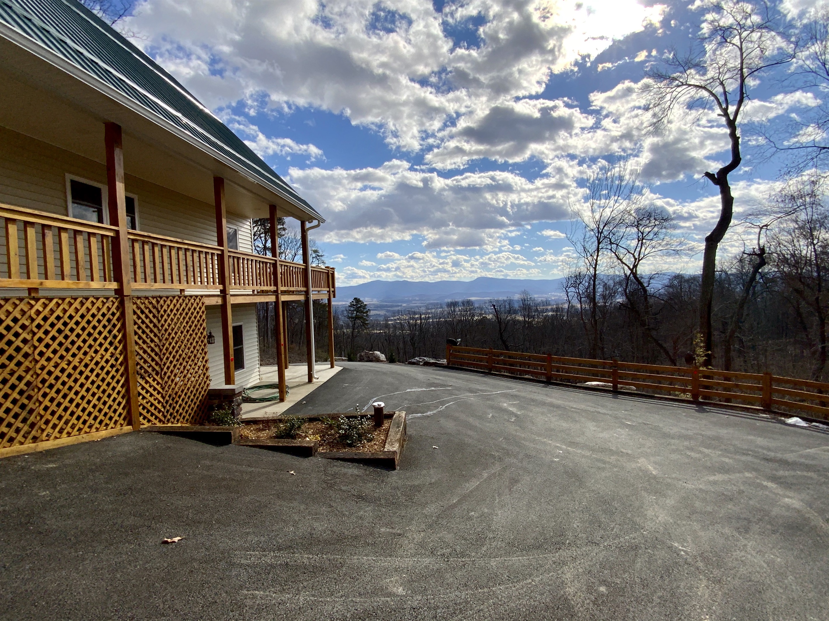 Special May pricing! Shenandoah Retreat- Hot Tub, Fast Wi-Fi, EV Charger! 3