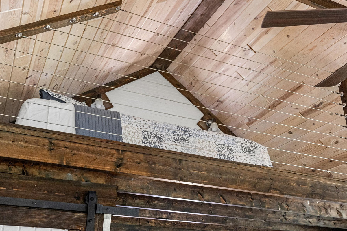 loft w/twin bed