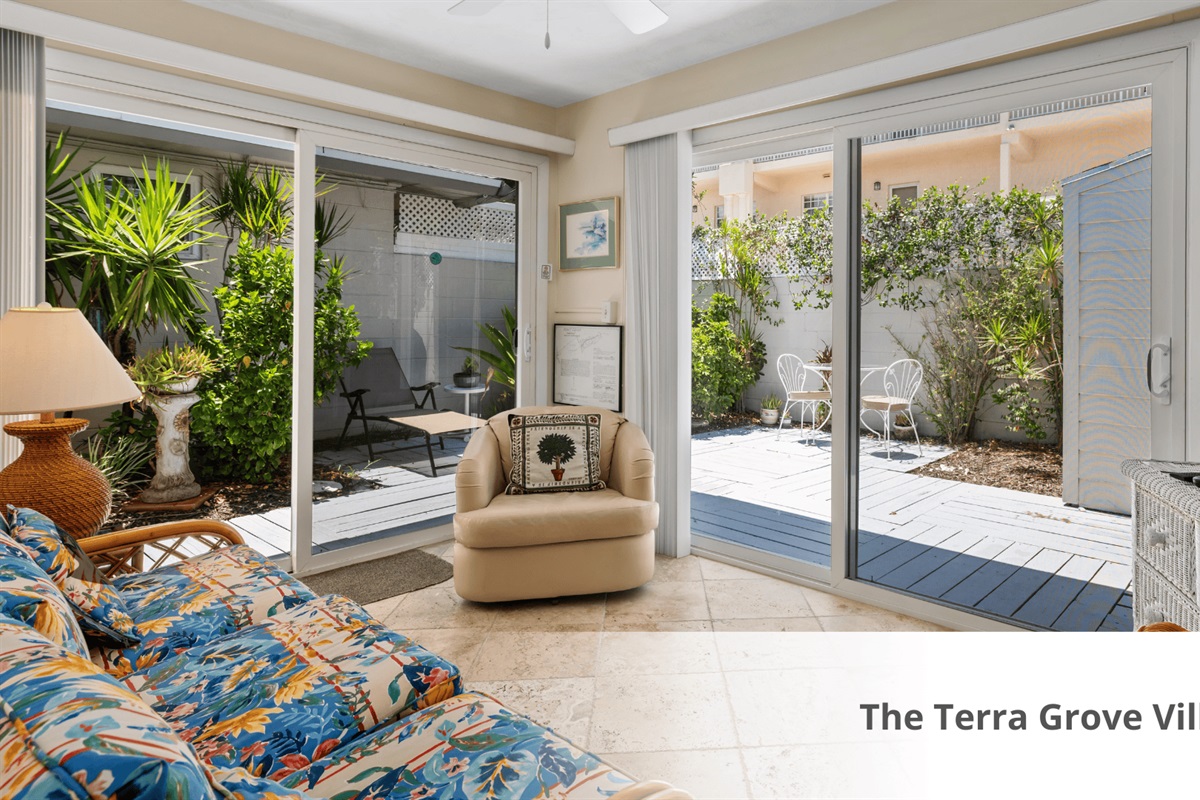 Sunroom w/TV