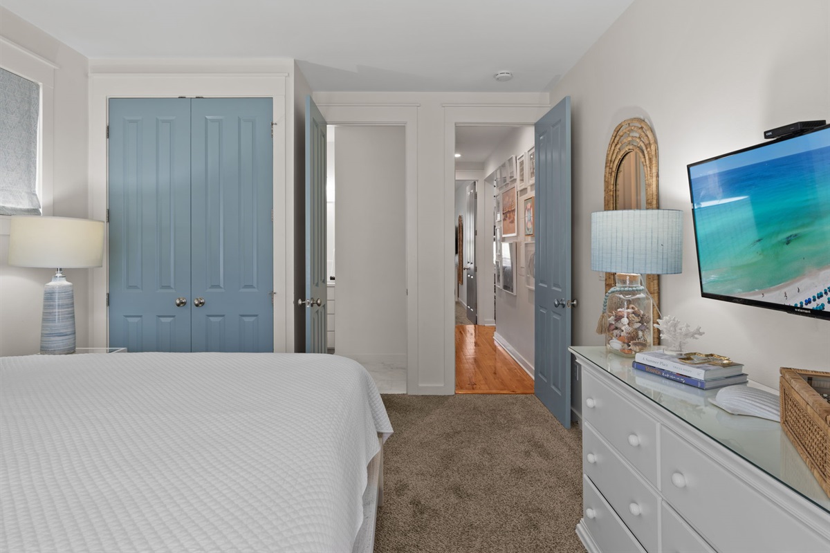 Guest Room 1: Storage