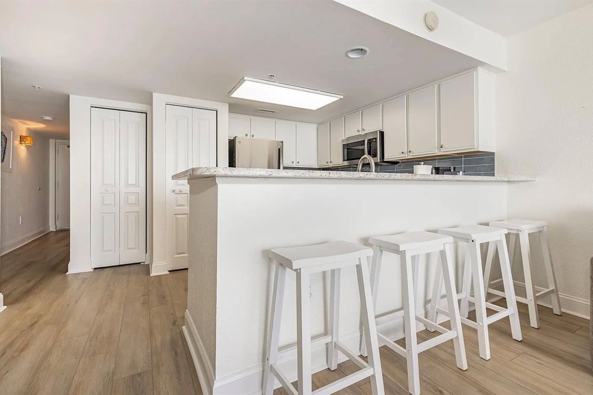 Breakfast Bar in the kitchen for extra seating