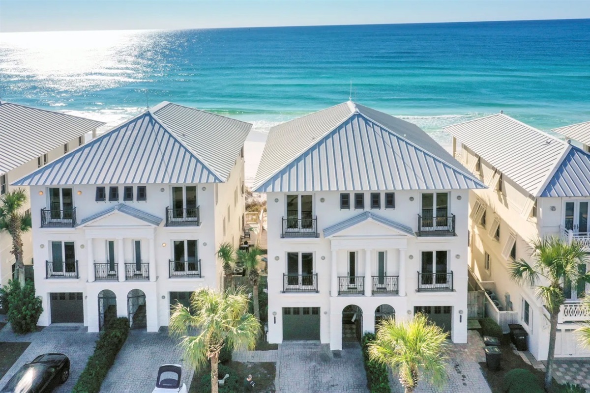 Frangista Sunset is a Beachfront, Updated, Fully-stocked Home with HUGE views of the beach and Gulf of Mexico. 5 Bedrooms (8 BEDS), 4 Bathrooms provides plenty of space for your whole group!