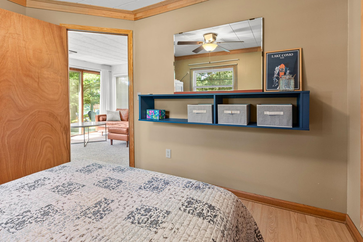 2nd bedroom
