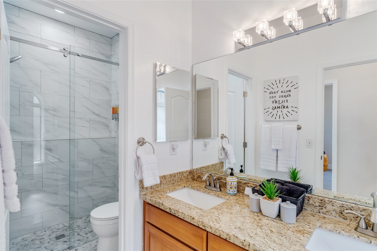 NEW beach access (no stubbed toes!) tile shower to rinse off the travel from afar or after a long day in the pool. Dual vanities make it efficient to get everyone ready before dinner out.