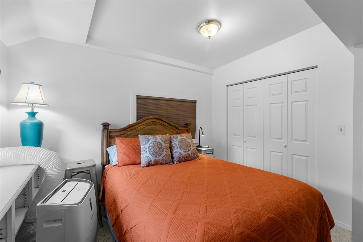 Main bedroom- Queen bed