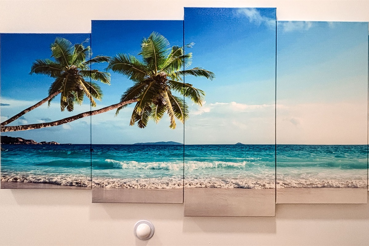 Beach decoration by the hallway