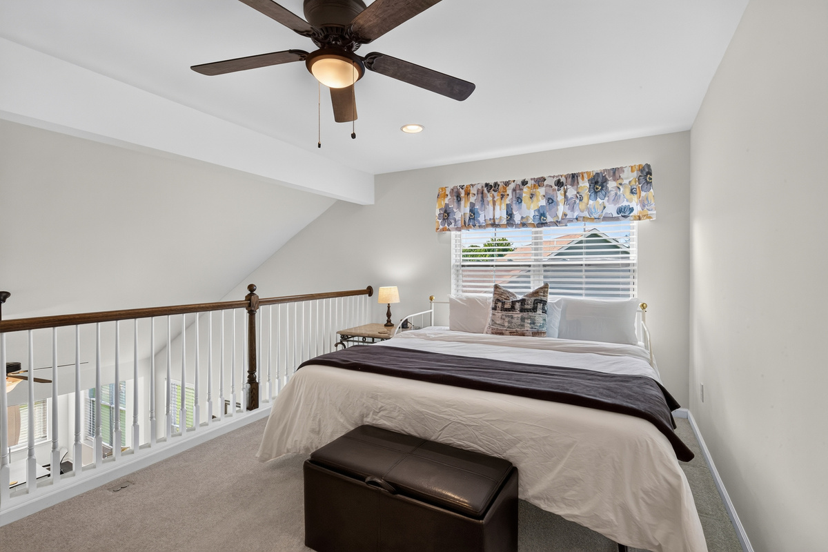 The open loft offers an additional sleeping space that can be configured as a king bed, a twin daybed, or 2 twin beds.