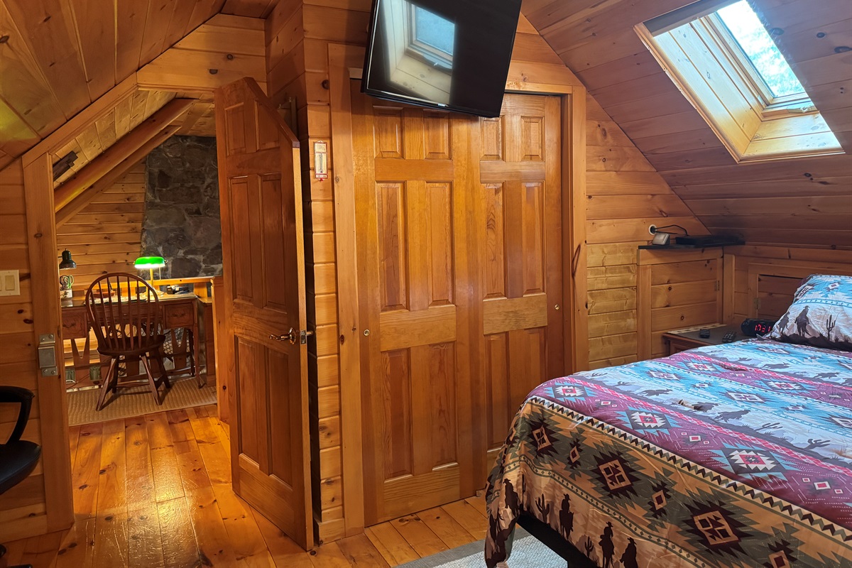 2nd floor King with SmartTV
