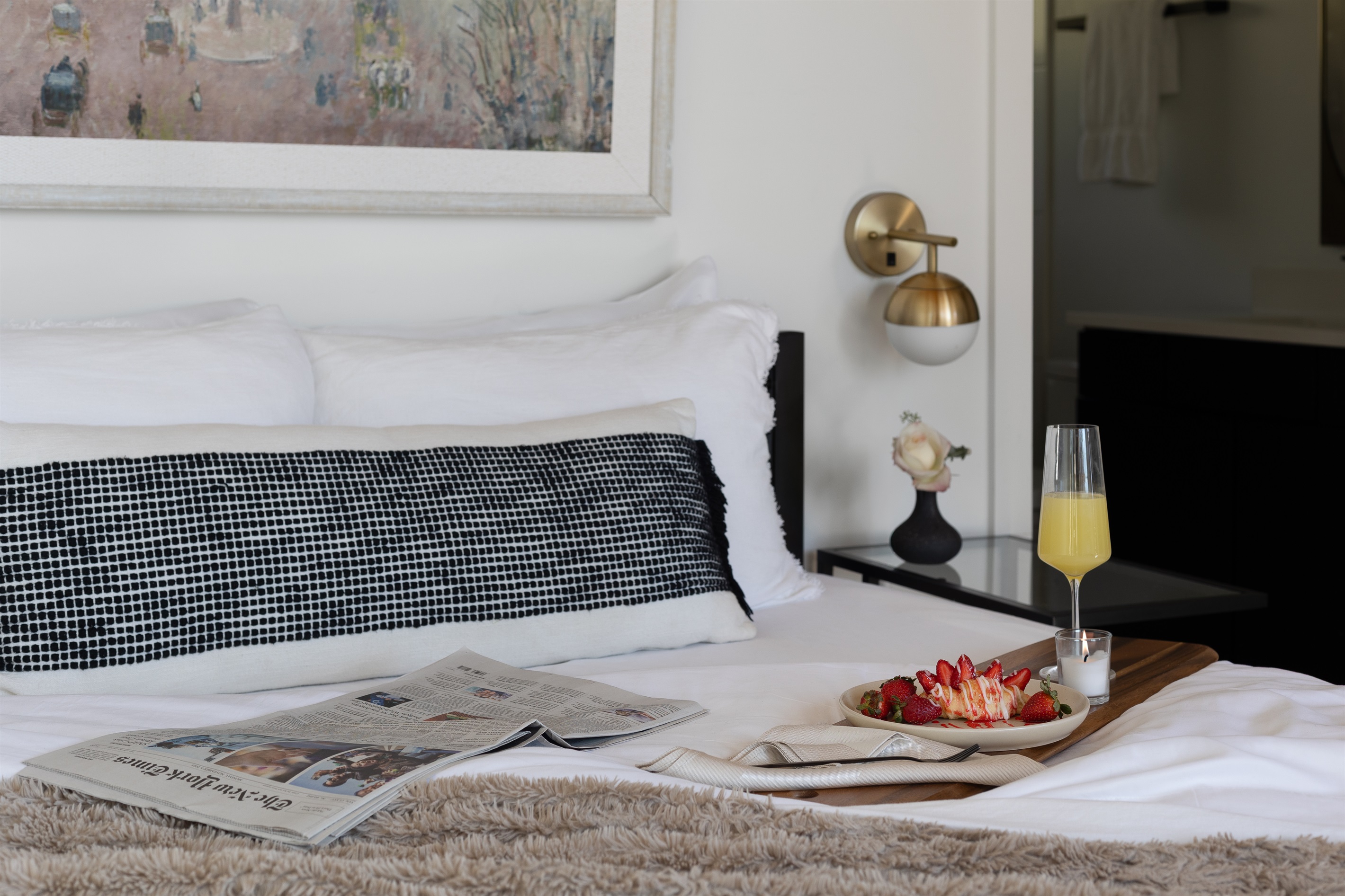 {Glass House Casita Suite} Thoughtfully designed for comfort and calm—soft linens, slow mornings, and breakfast in bed in your own private casita sanctuary.