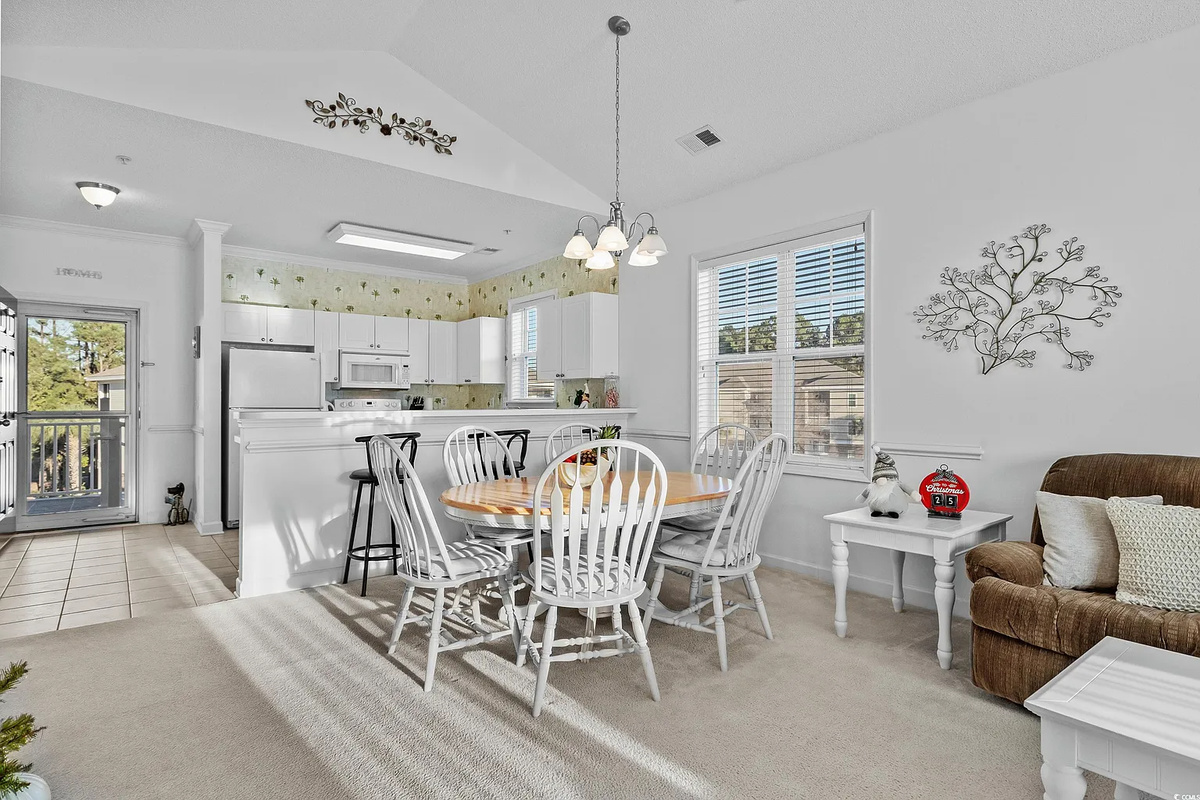 Dining area with seating for 6