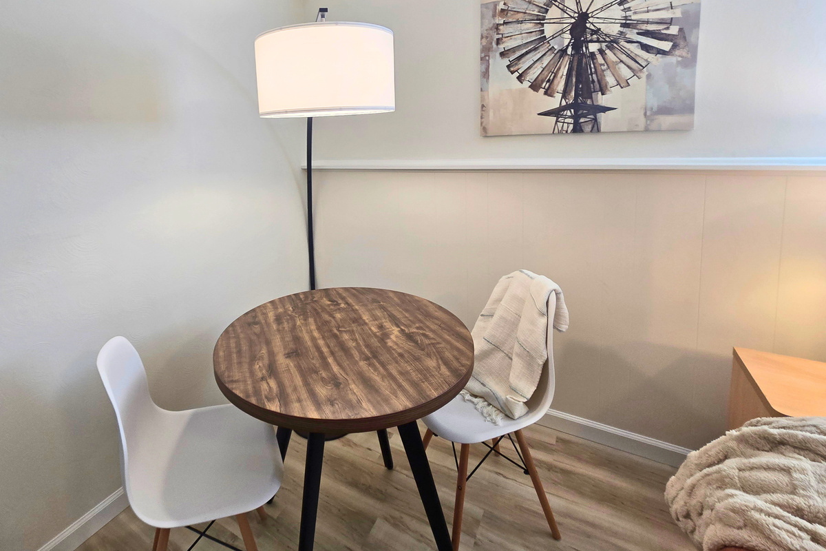 A dedicated workspace lets you stay productive while remaining part of the conversation.