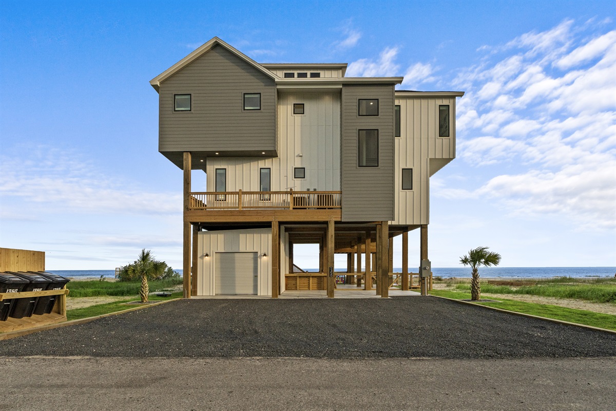 31f9cea044884a25a20411cb02975524 Large | Beachhouse | Texas | TX | Vacation Homes | Galveston | Crystal Beach | Kokomo | Breezy Days | Beachfront Elegance | Sunrise Serenity | Southern Sands Property Management, LLC