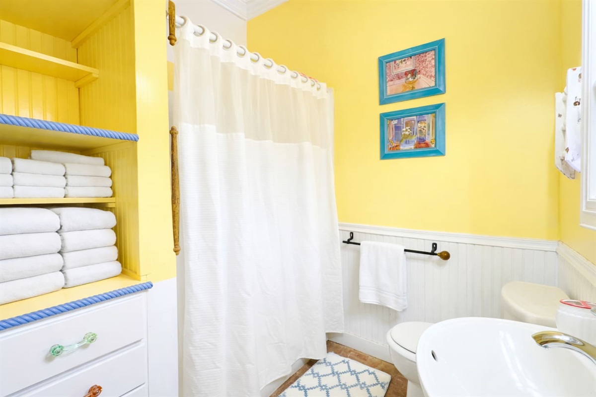 Right off from the kitchen, this main bath has all your necessities 