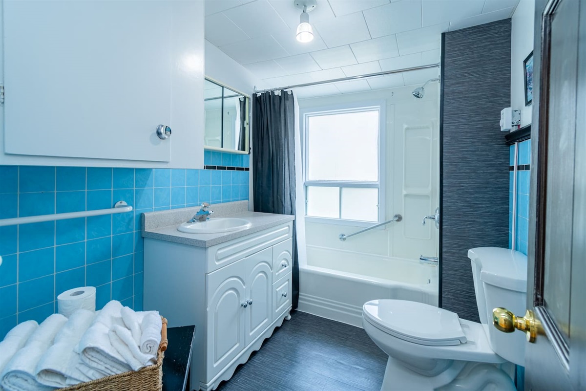 Salle de bain au 2e étage.