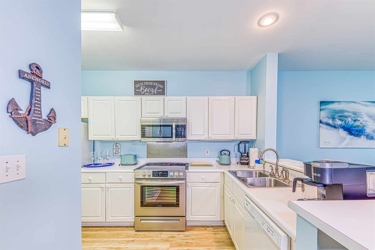 Kitchen: Bright and beachy kitchen awaits your culinary adventures with modern appliances and décor!