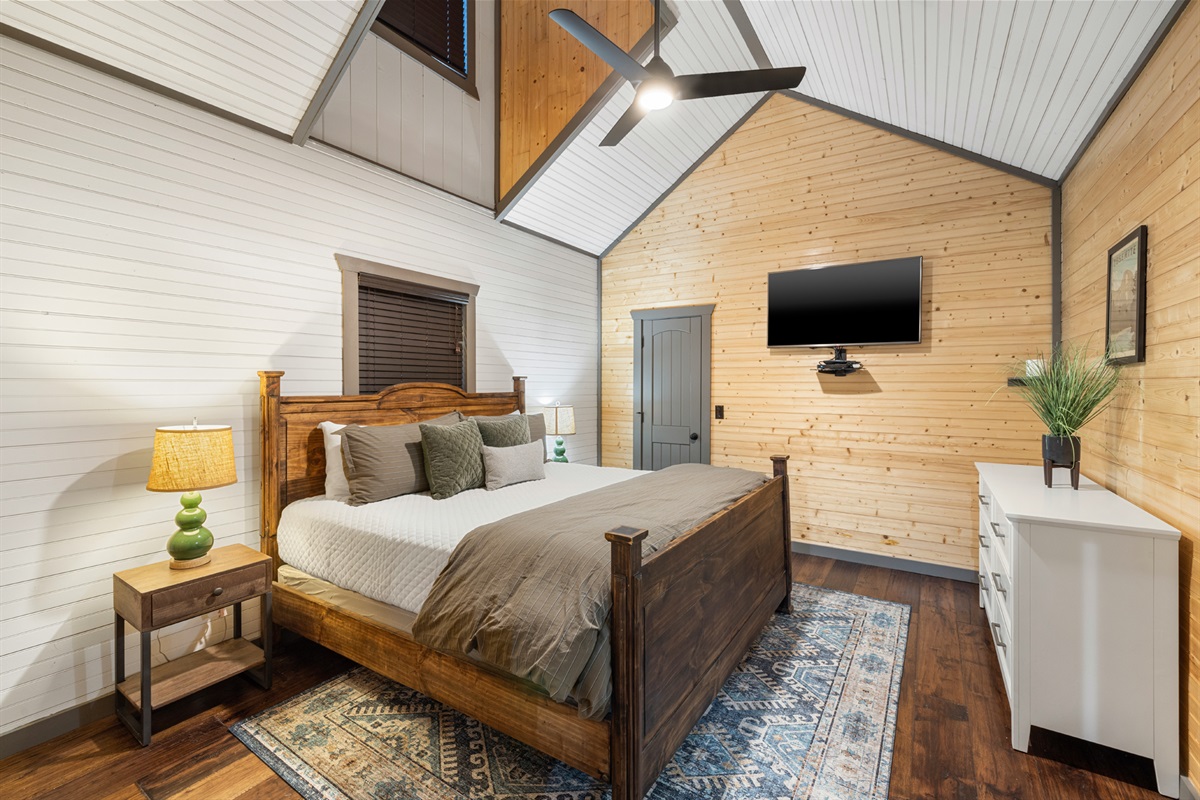 King Suites at Madison Arbor: Themed after National Parks. Discover the Yosemite Suite—vaulted ceilings, warm tranquility.