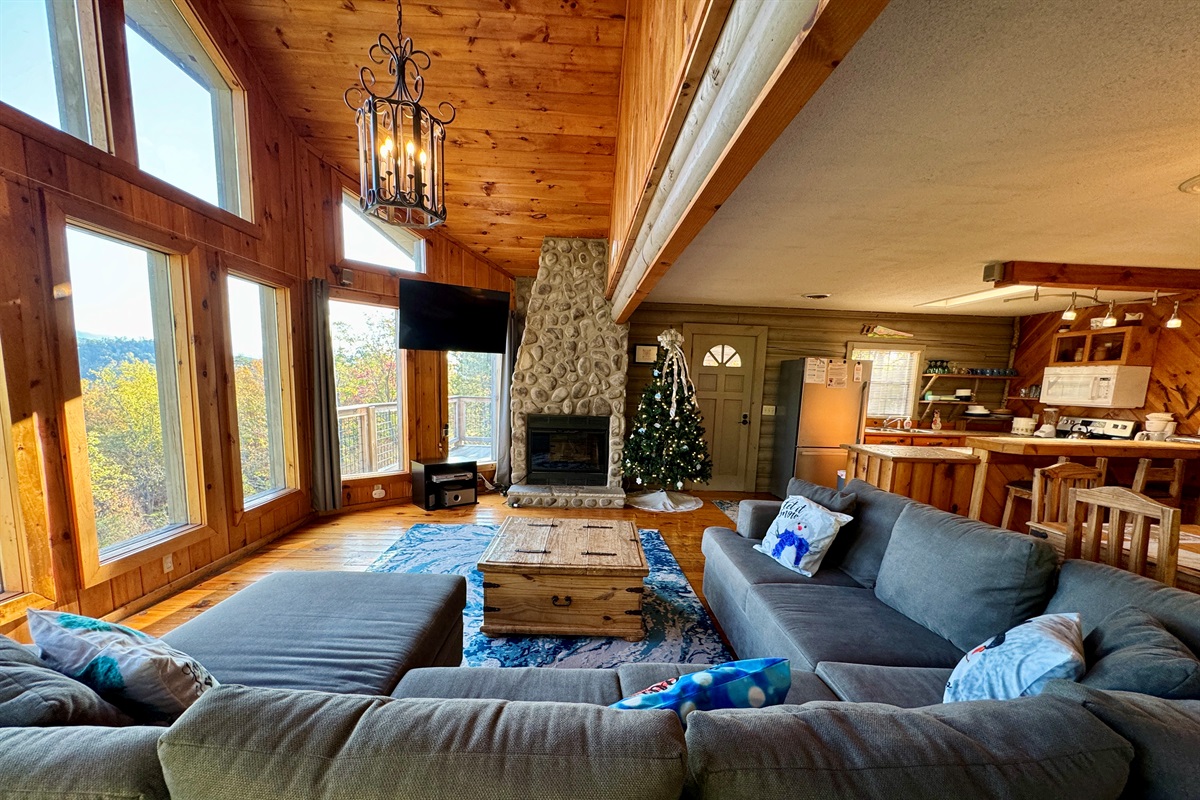 CHRISTMAS FIREPLACE VIEW