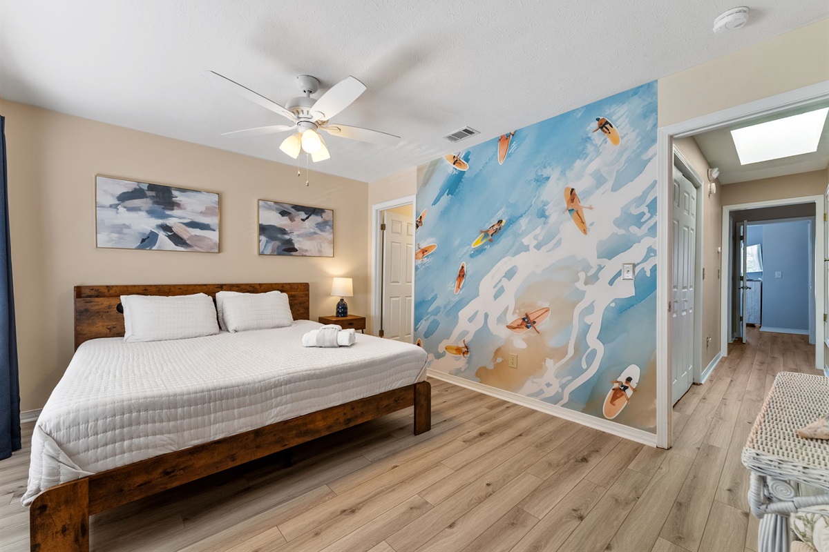 King bedroom with ensuite bath