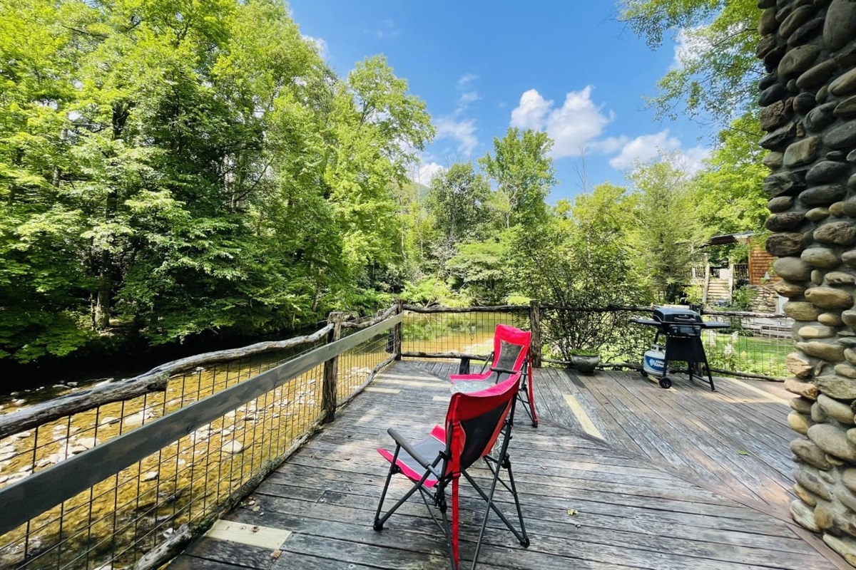 Creekside deck living...life is great!
