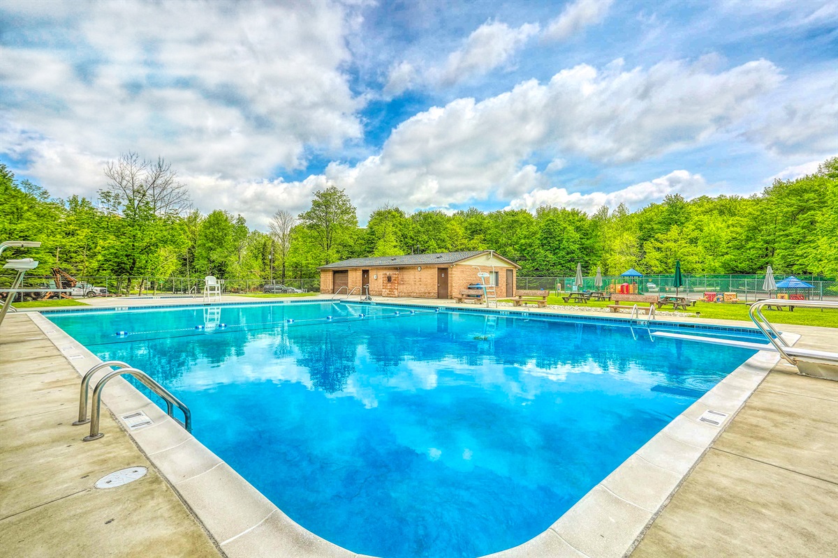 Minisink Pool (seasonal) - Community Amenity - Arrowhead Lake - Serhii Vacation Rentals