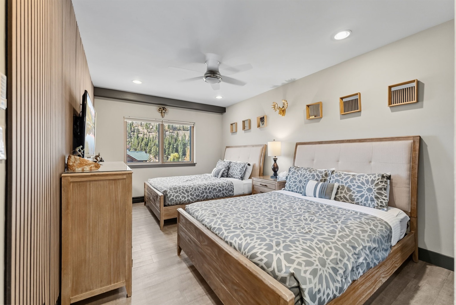 Hotel style bedroom, two Queen beds, Smart TV