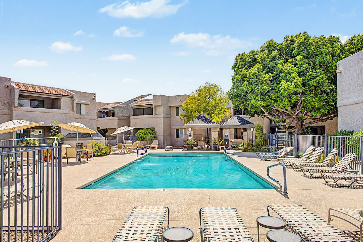 Paradise Pkwy Getaway in Phoenix + Pool — Paradise Pkwy Getaway in Phoenix + Pool, Phoenix, Arizona — photo 2