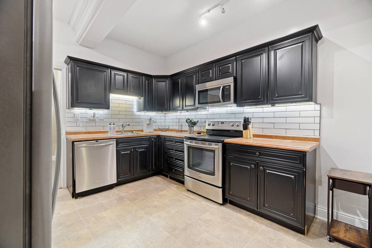 Fully equipped kitchen with modern appliances, ample counter space, and all the essentials for a convenient and enjoyable stay.