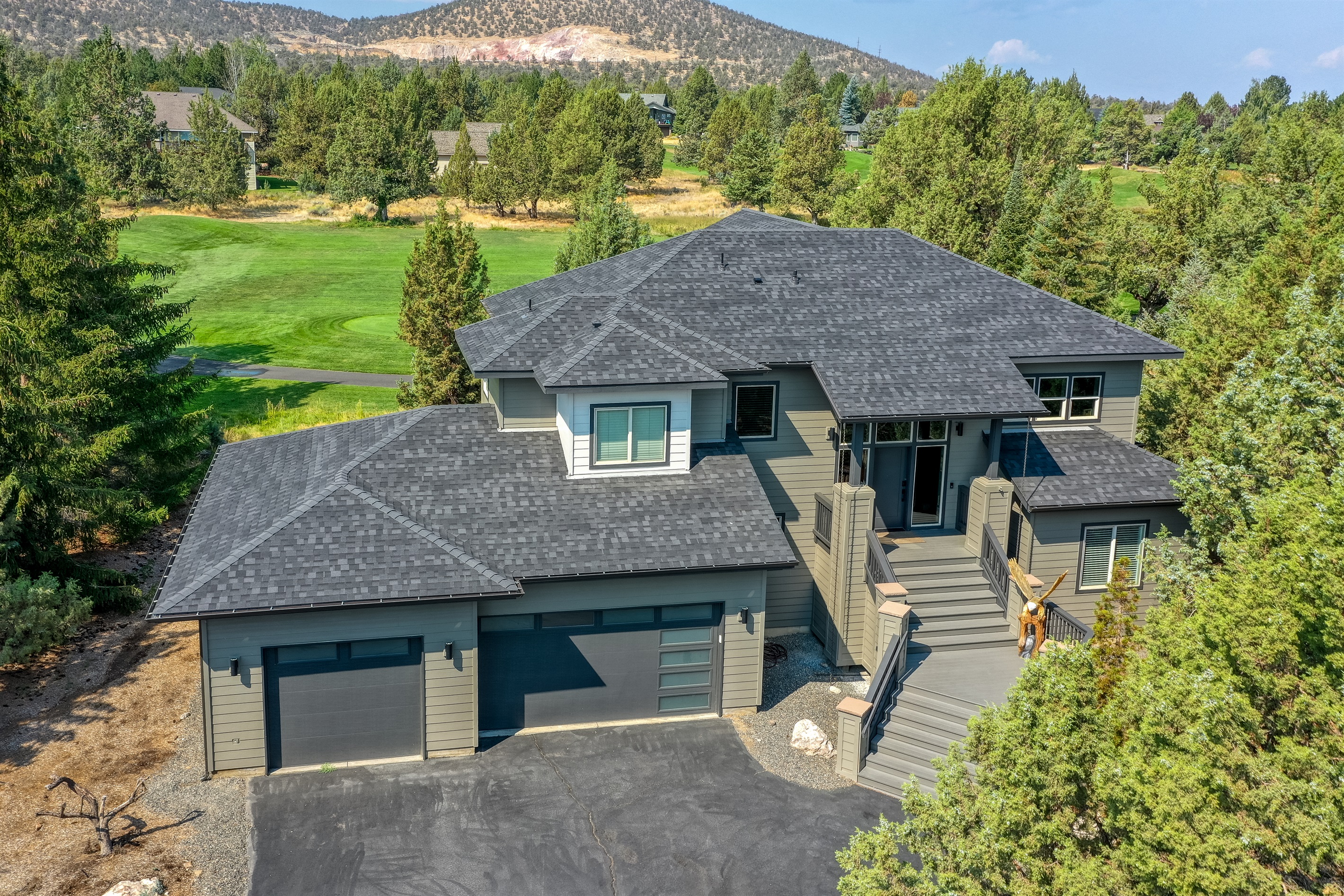 Welcome to your Eagle Crest retreat - spacious, stylish, & surrounded by nature!!