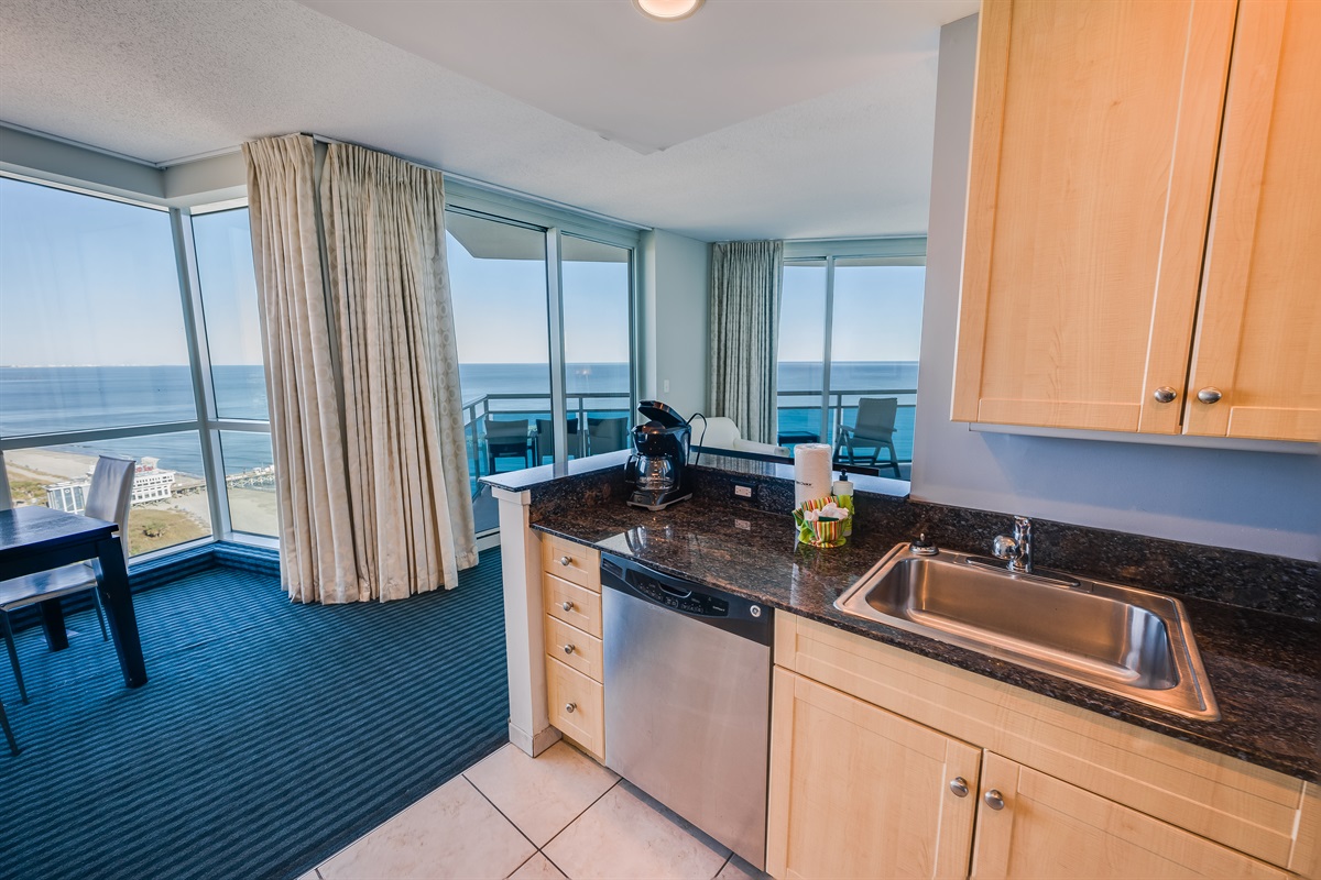 Living Room with Stunning Views🌊☀️
