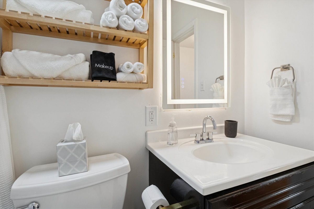 Spa vibes, stocked and ready—our South Bend guest retreat bathroom features plush towels and makeup cloths, beautifully rolled and displayed. A crisp, pampering escape near Notre Dame.