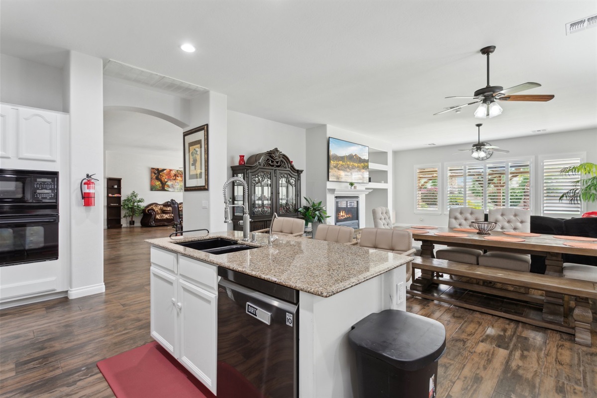 Desert Cove Escape | 5BR Retreat w/ Pool & Casita — Desert Cove Escape | 5BR Retreat w/ Pool & Casita, Surprise, Arizona — photo 47