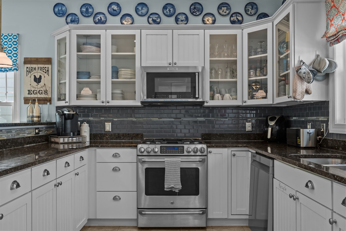 A kitchen that blends style and functionality!