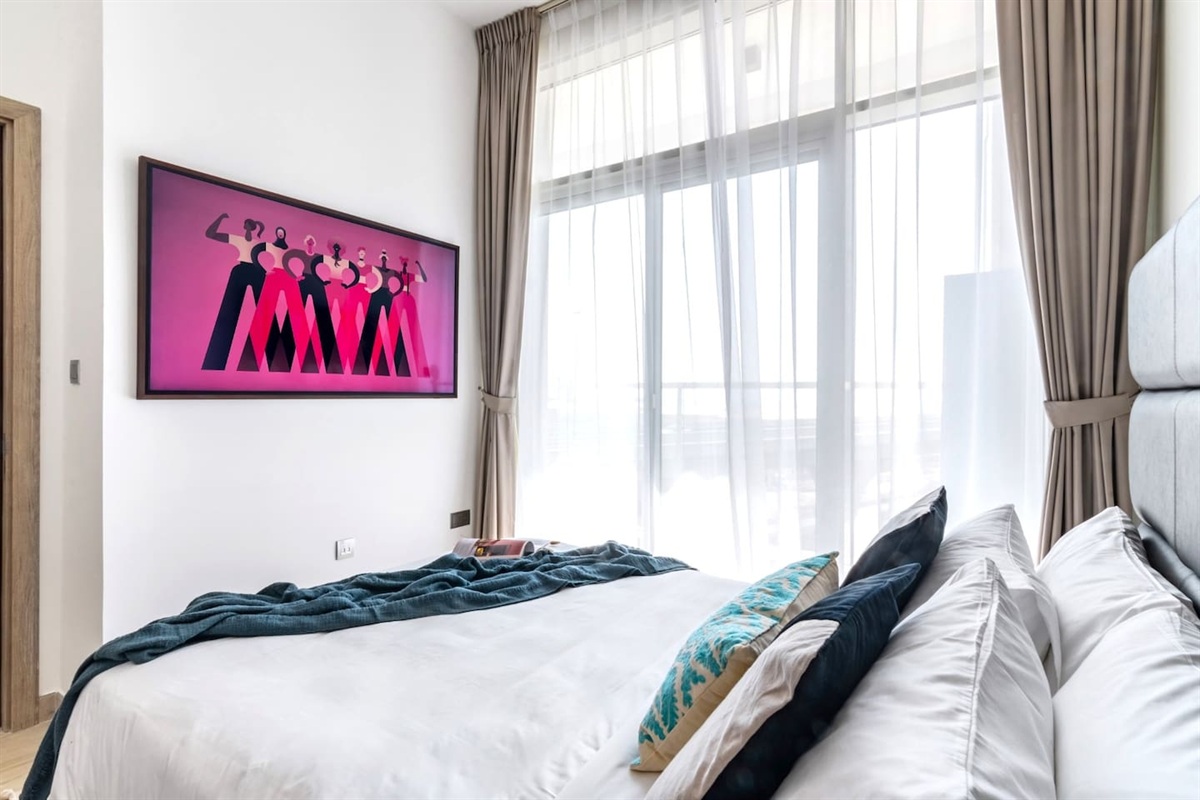 Bedroom with Samsung "The Frame" TV 65" with Netflix, Amazon Prime, OSN+