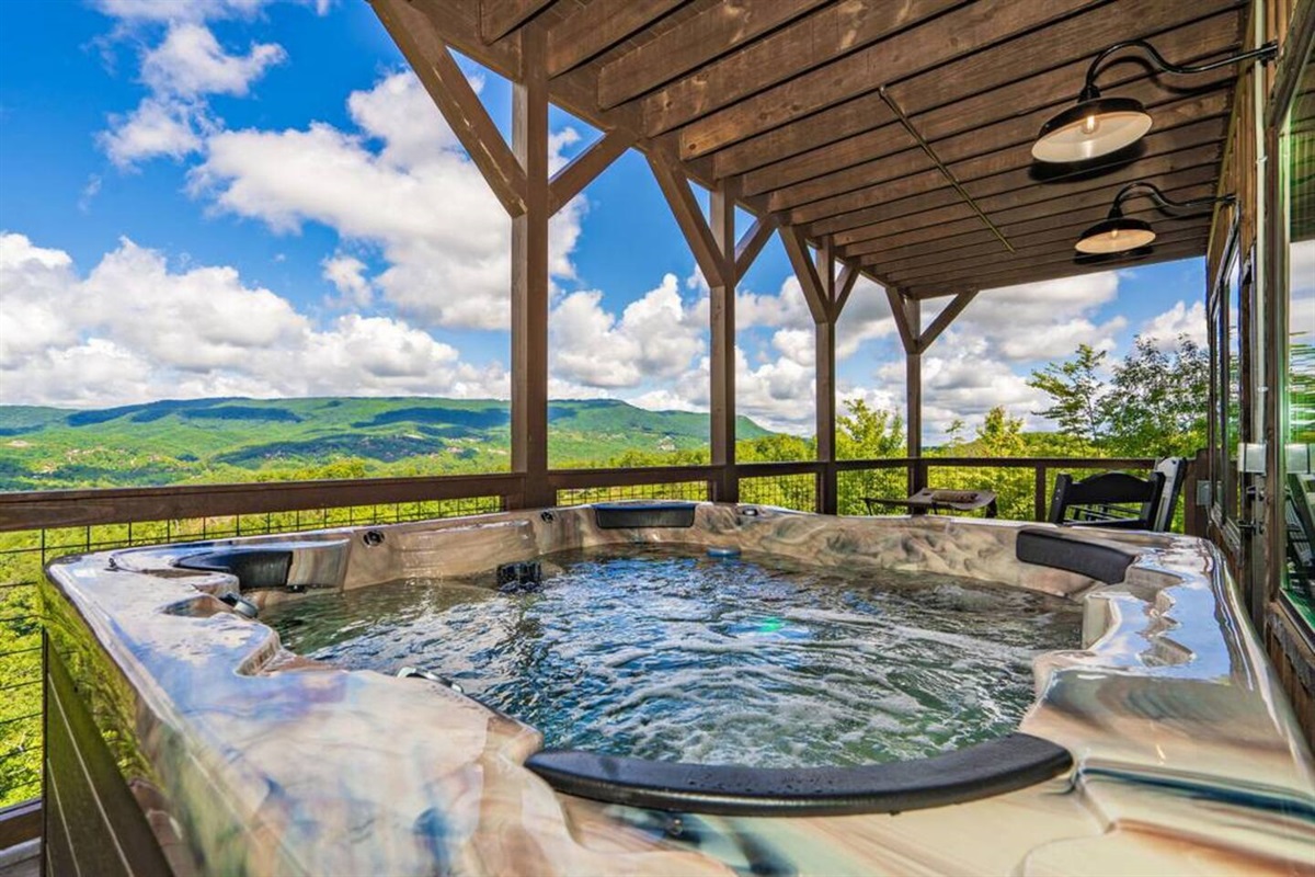 Stunning views from the outdoor jacuzzi!