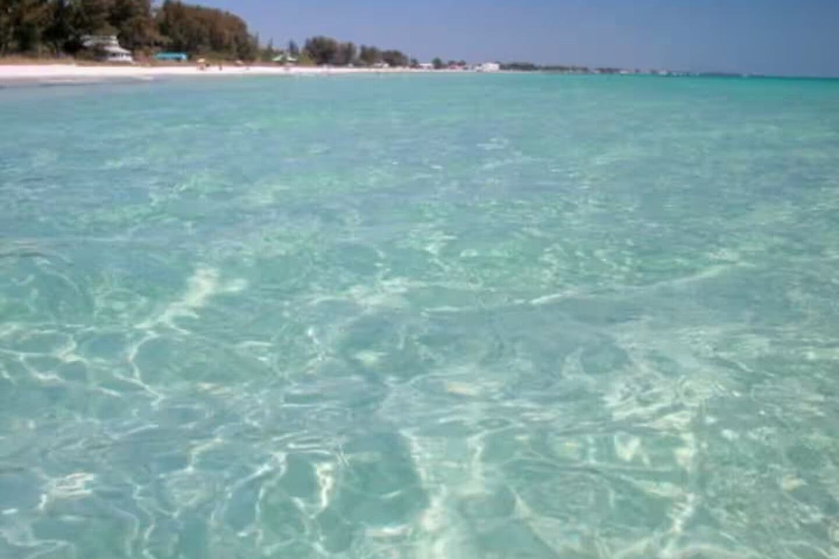 The crystal clear waters of Holmes Beach! 