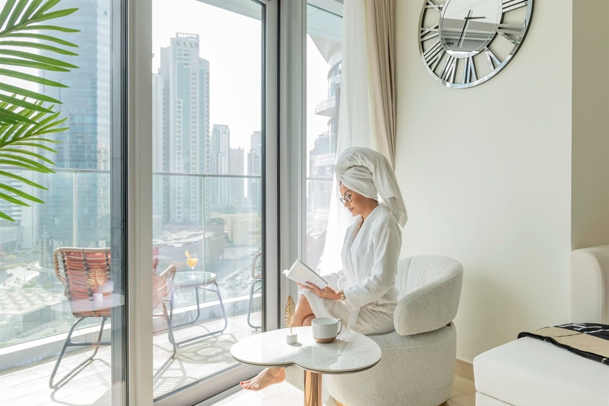 Flooded with natural light, this rare bright Dubai apartment offers a serene escape&mdash;perfect for relaxing mornings with coffee, city views, and pure comfort.