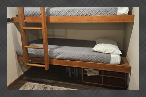 Bedroom: Twin bunkbeds.