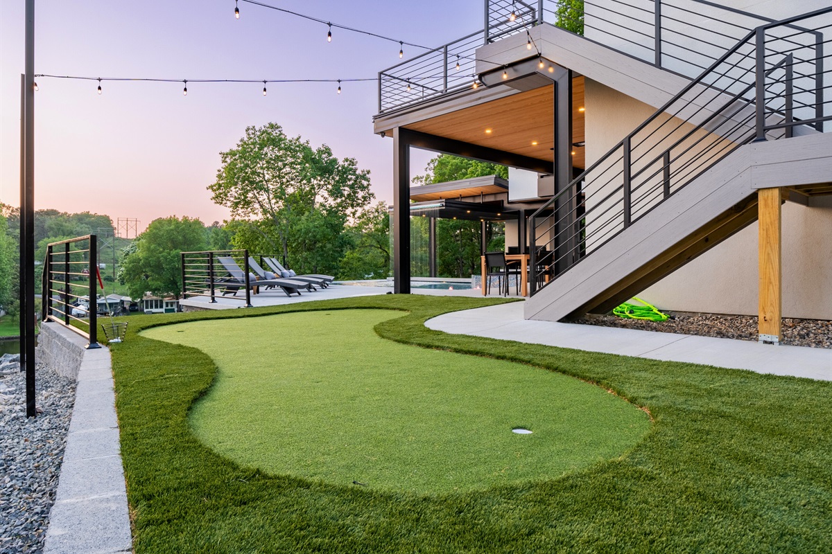 Enjoy a relaxing round of golf on our meticulously maintained putting green, perfect for both beginners and pros.