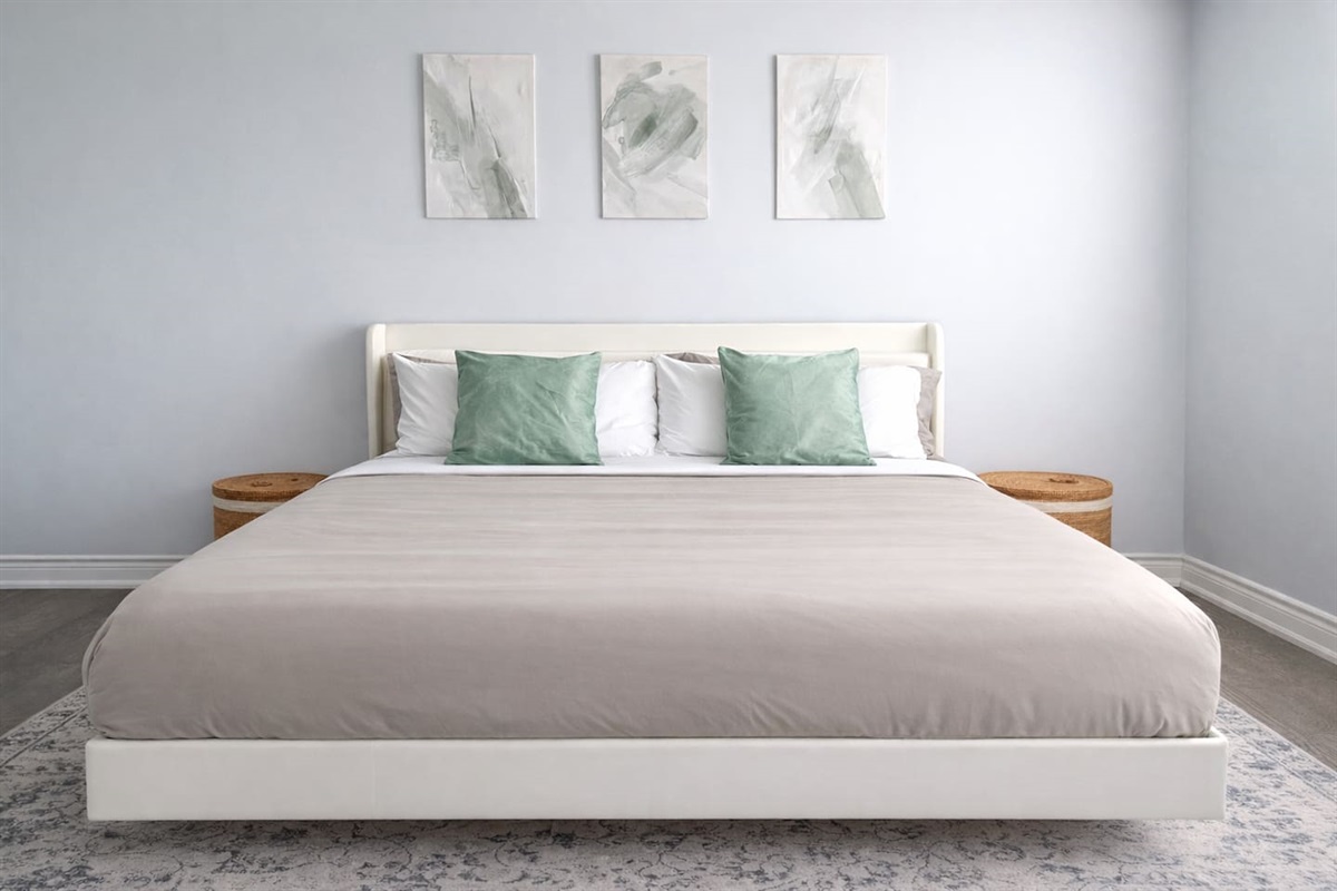 King Room - King bed with bathroom ensuite and walk in closet