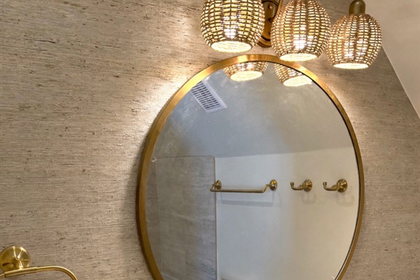 Bathroom 3 - sink/mirror