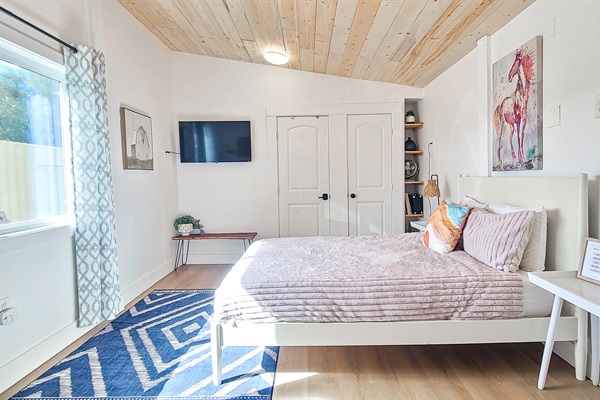 Glamp suite 1: Konocti Suite features a queen memory foam bed and on suite bathroom