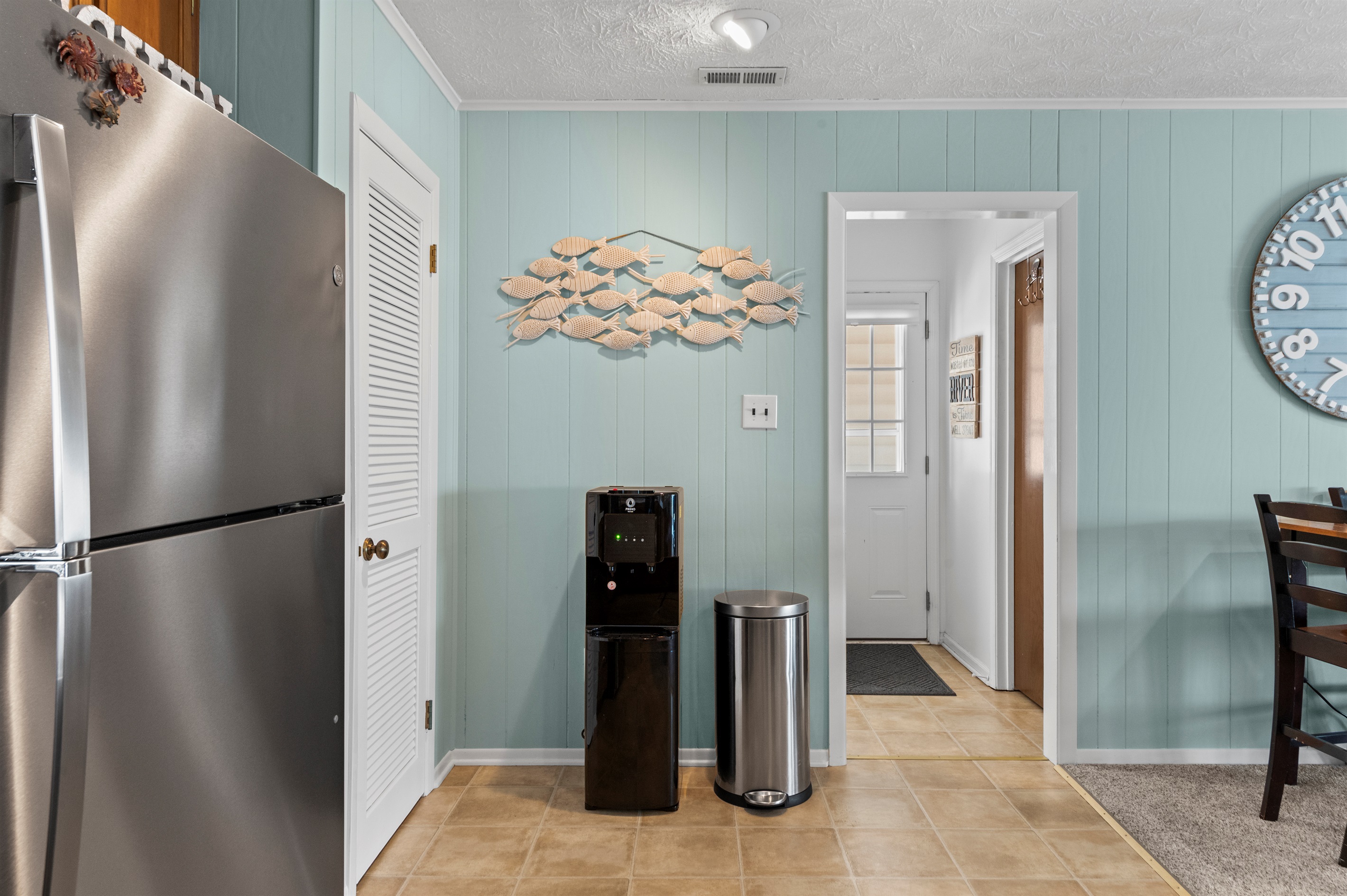 Kitchen: Bright and inviting space with modern appliances and playful coastal decor!