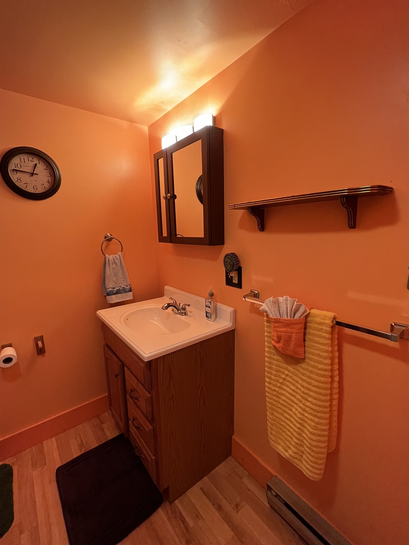 Dandelion apartment full bathroom with tub/shower combo.