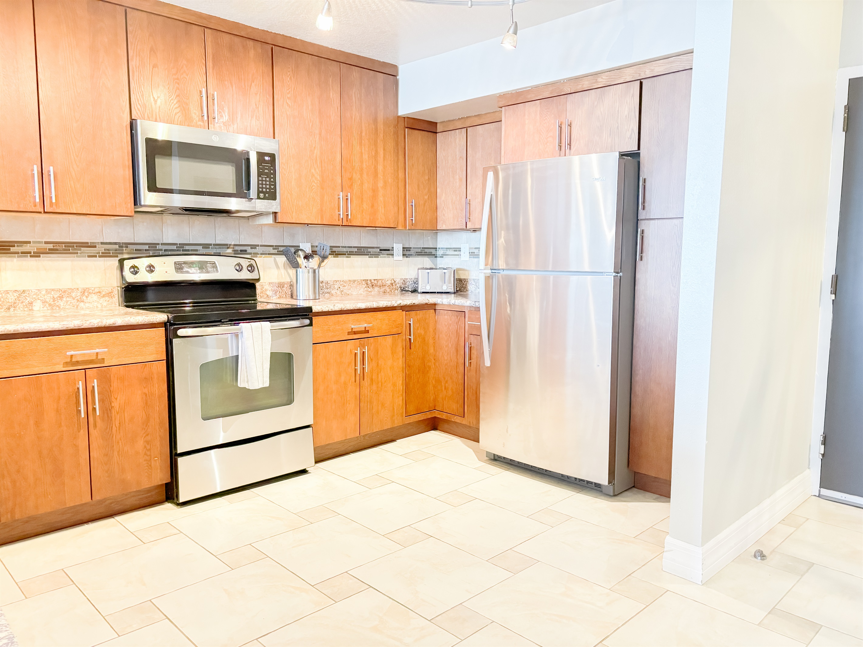 chef's kitchen, fully equipped