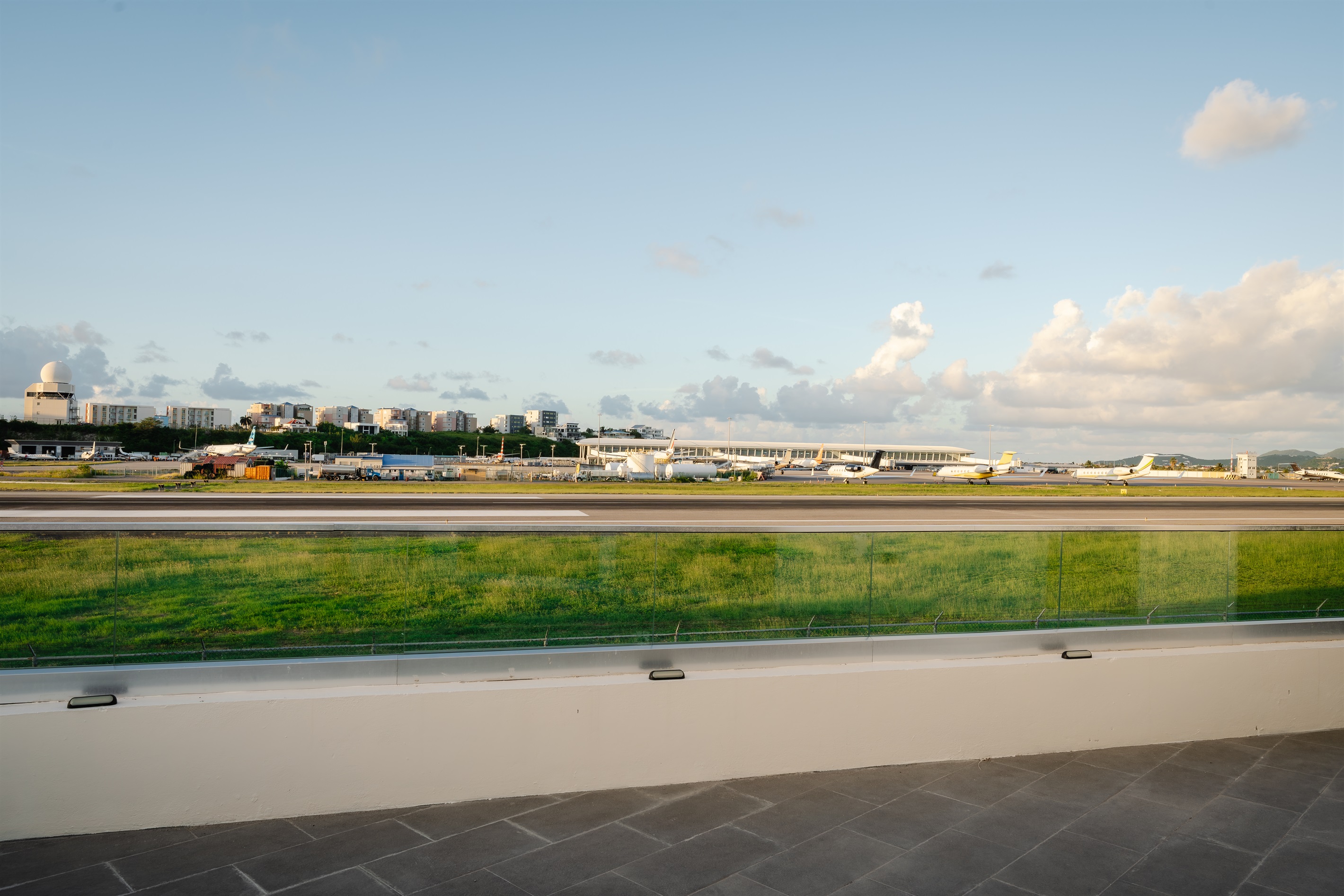 Watch the jets glide in right from your private balcony shared with the other king bedroom