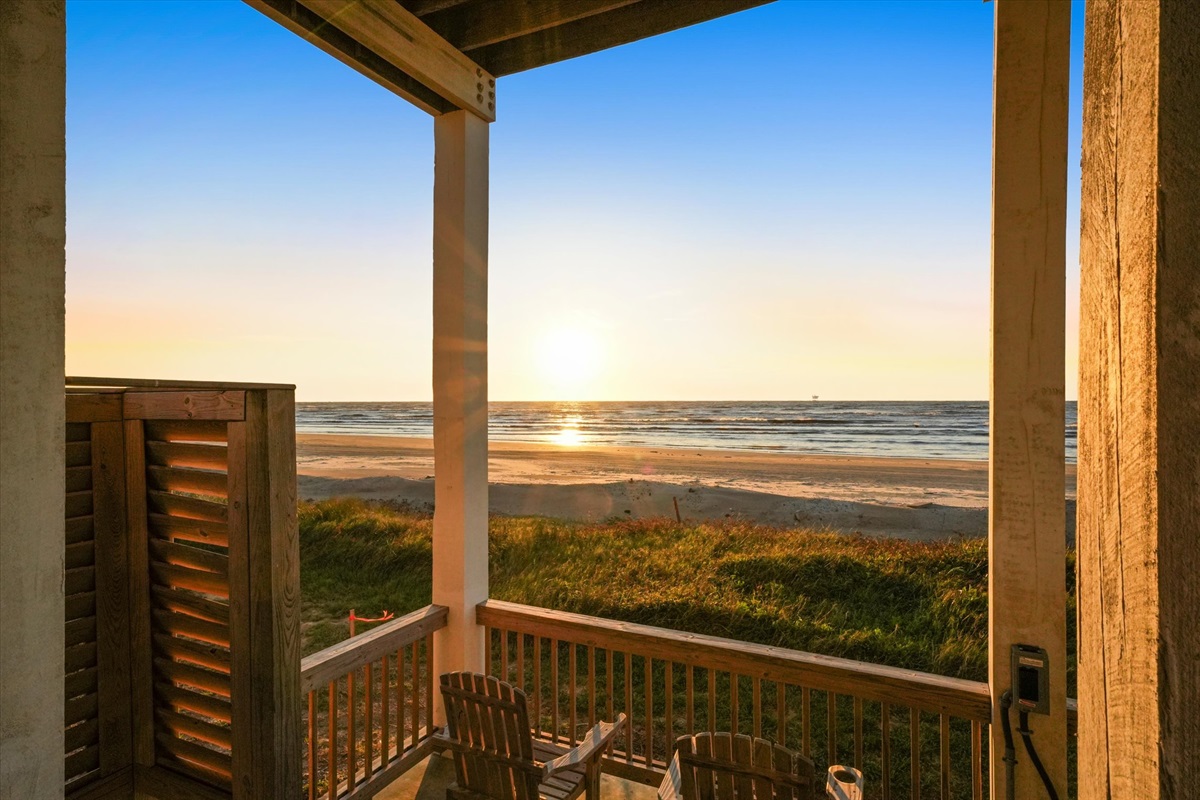 32bf3f47ff644ebda8f66b584d870c1d Large | Beachhouse | Texas | TX | Vacation Homes | Galveston | Crystal Beach | Kokomo | Breezy Days | Beachfront Elegance | Sunrise Serenity | Southern Sands Property Management, LLC